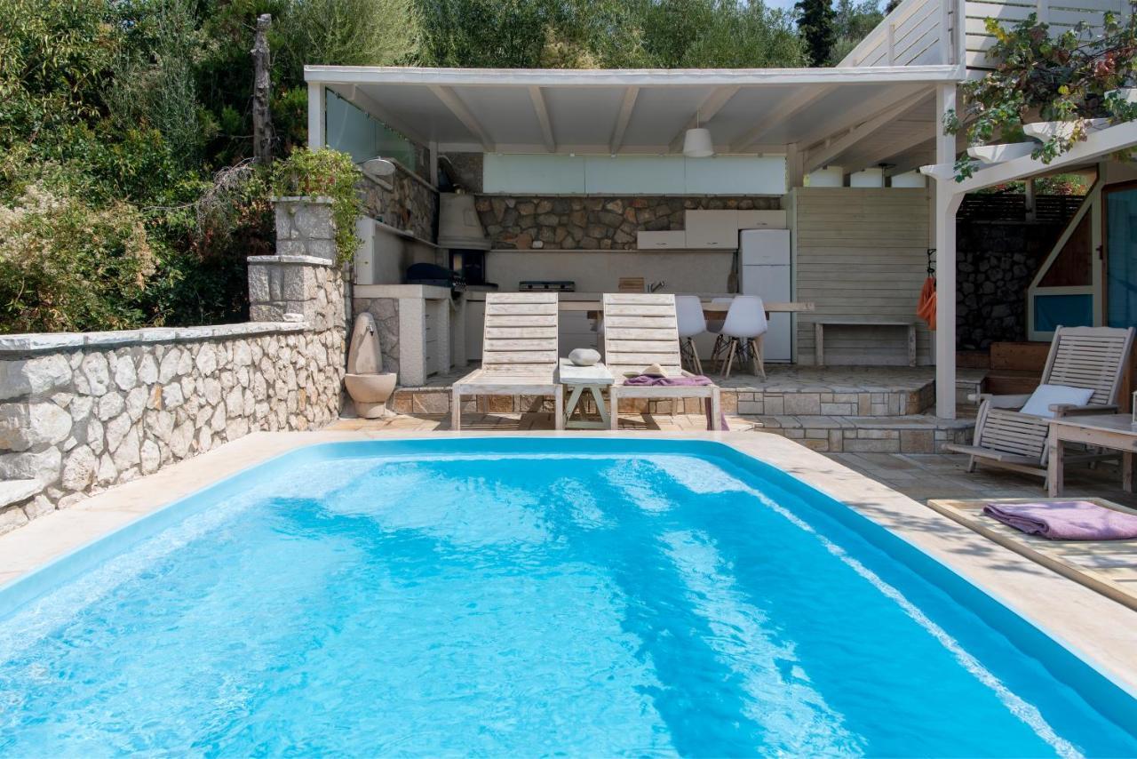 Villa Christianna Studios Agios Nikitas Exterior photo